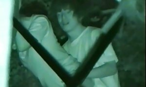 امرأة ناضجة الأبنوس تقع على وجهها والثدي يدفع دسار في بلدها سكسي متوجم الأسود L. فيديو إباحي 