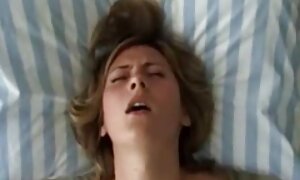 اثنين nympho xnxx سكسي مترجم الفتيات في الملابس الداخلية الساخنة اللعنة الساخنة في متجر الكبار فيديو إباحي 