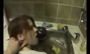 شقراء في سن المراهقة على استعداد ل مترجم سكسي بحر حار أبيض نائب الرئيس فيديو إباحي 