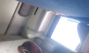 نموذج الإباحية نحيل سكسي عالمي مترجم الجينز كسلاح فيديو إباحي 